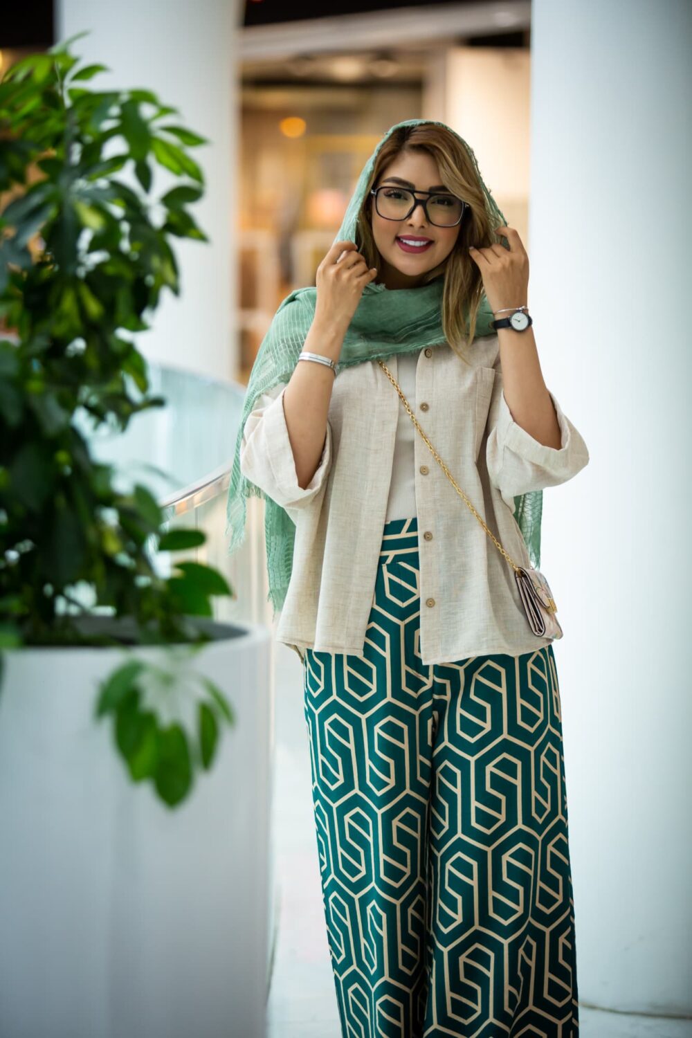 مانتو کراپ پیراهنی پشت دکمه چوبی