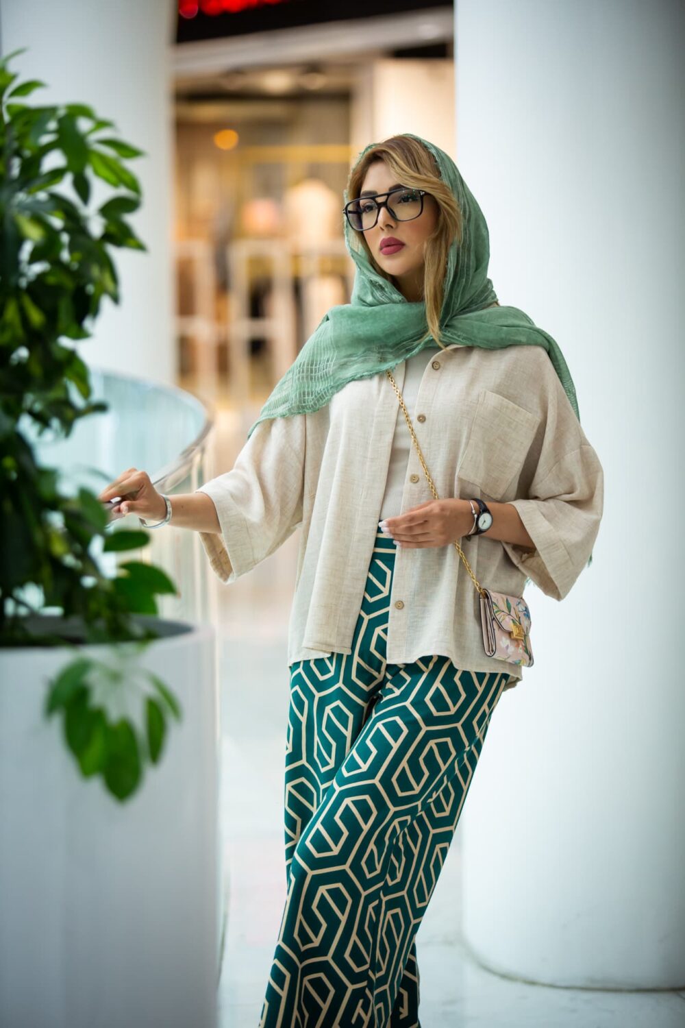 مانتو کراپ پیراهنی پشت دکمه چوبی