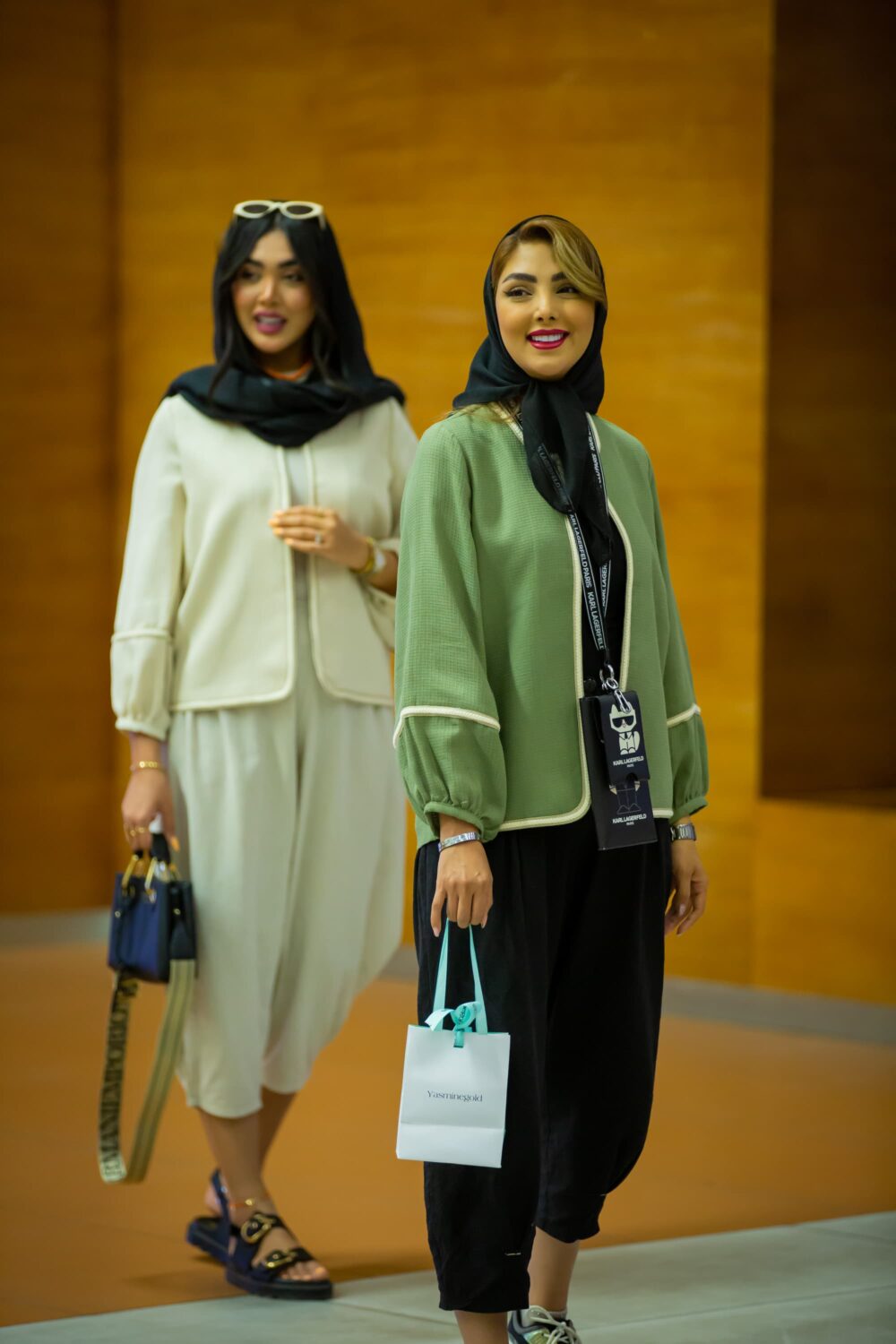 کت کنفی لاریسا