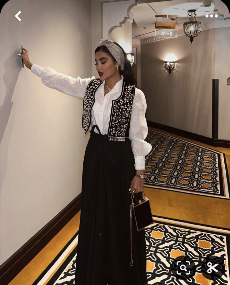 راهنمای کامل وست زنانه ۲۰۲۵ ترندها، استایل‌ها و نکات حرفه‌ای